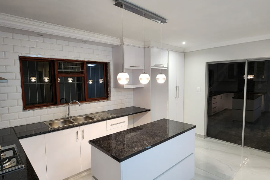 5 Bedroom Property for Sale in Vredekloof Western Cape